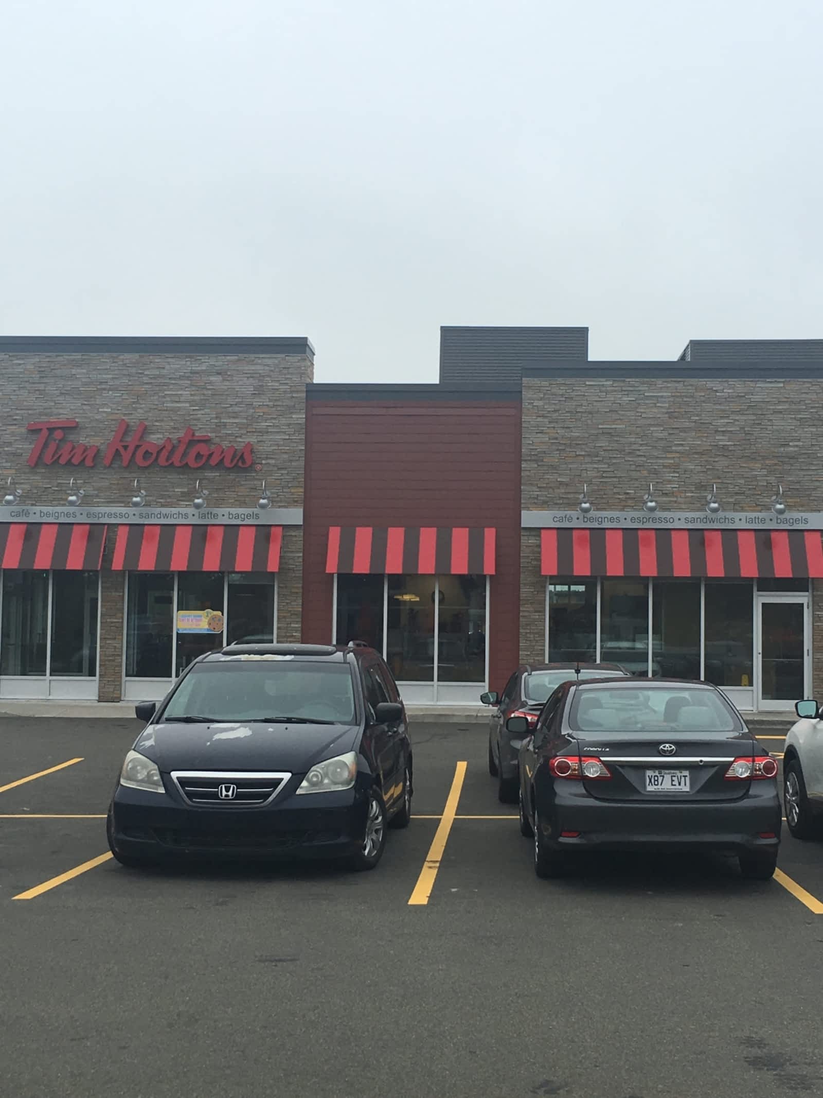 Tim Hortons - Opening Hours - 2010 Av Industrielle, Québec City, QC