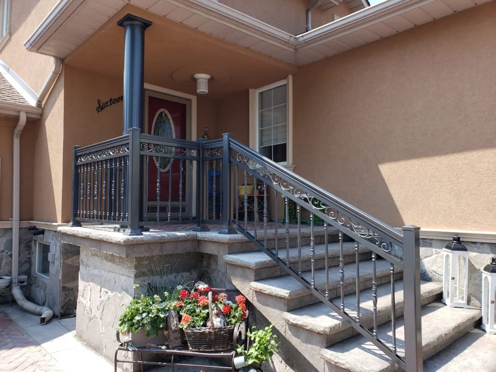 photo TG Aluminum Railings Inc