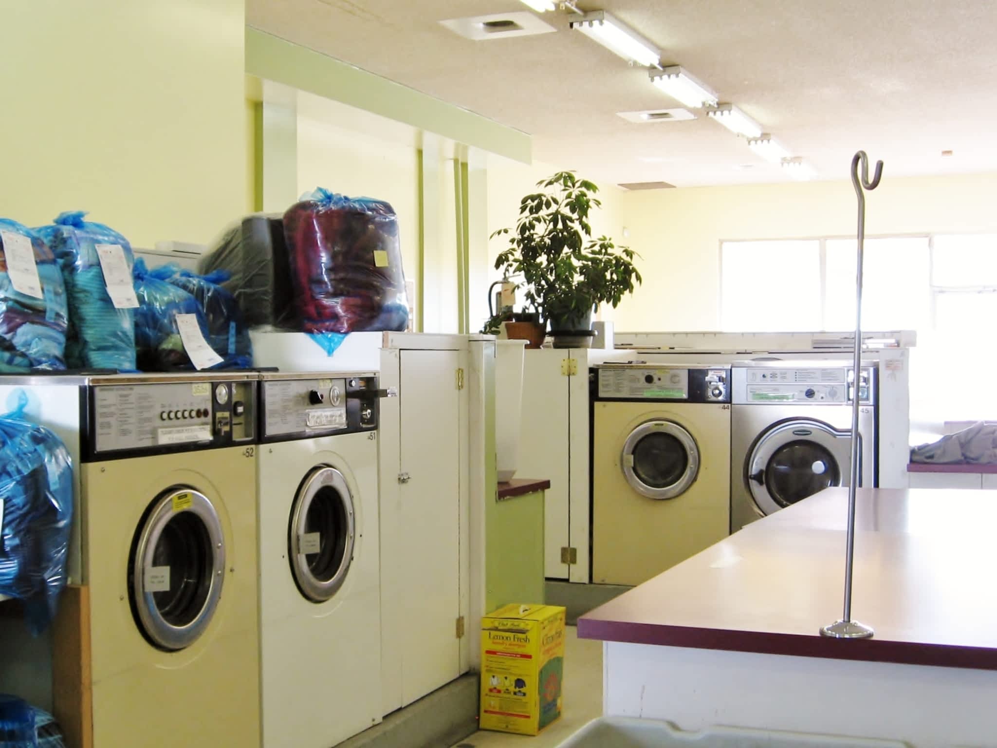 photo Super Suds Laundromat