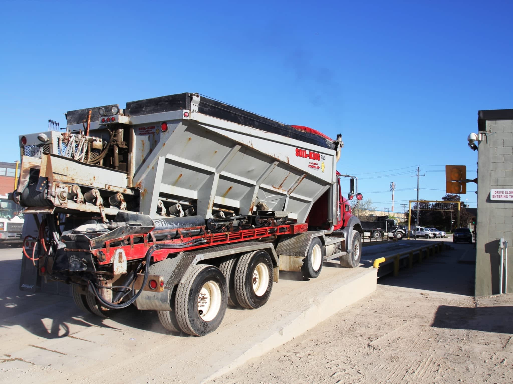 photo Ontario Trucking & Disposal Ontario Inc