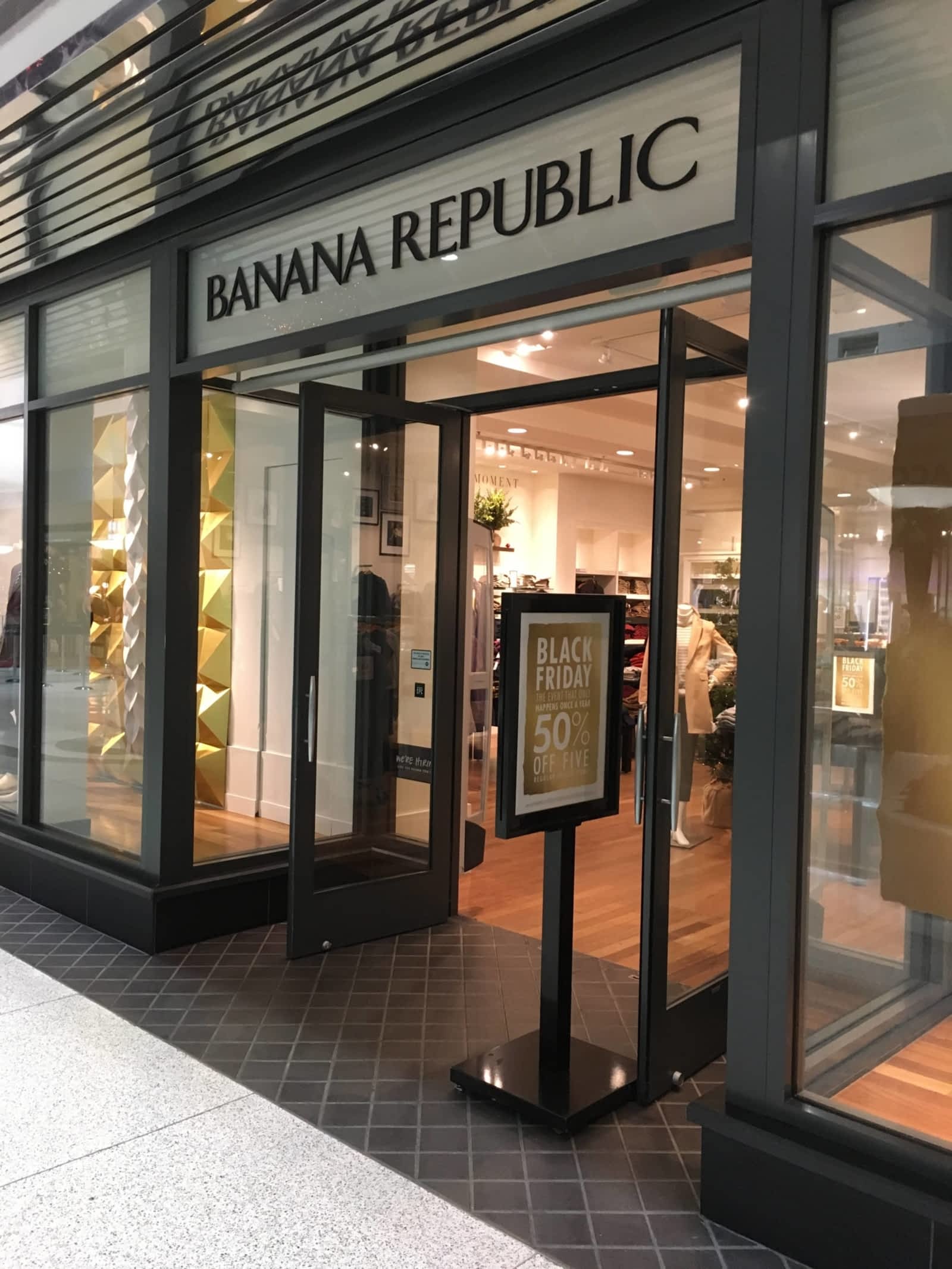Banana Republic - 109-650 41st Ave W, Vancouver, BC