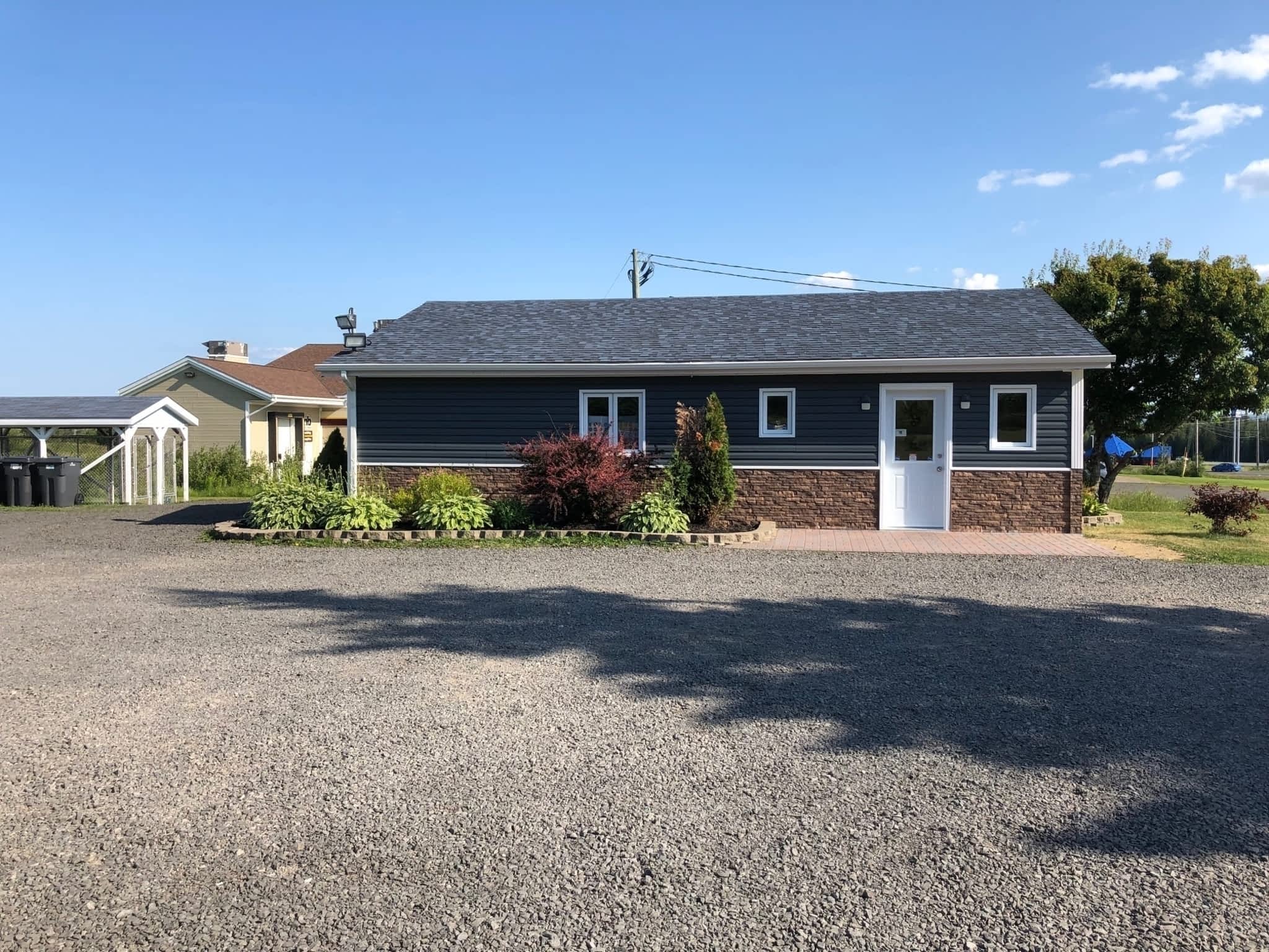 photo Dr M E Themens