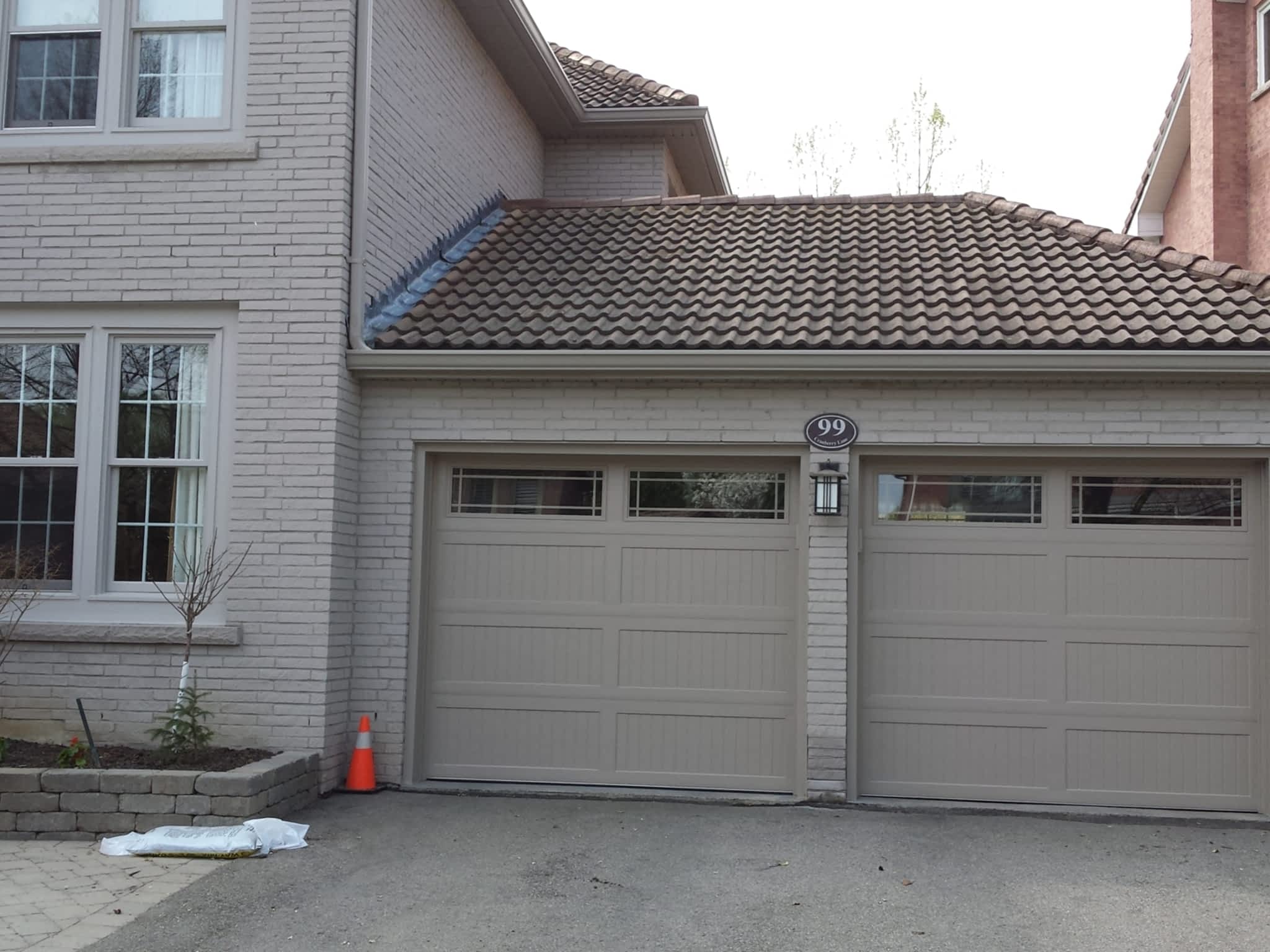 photo Newmarket Garage Doors Inc