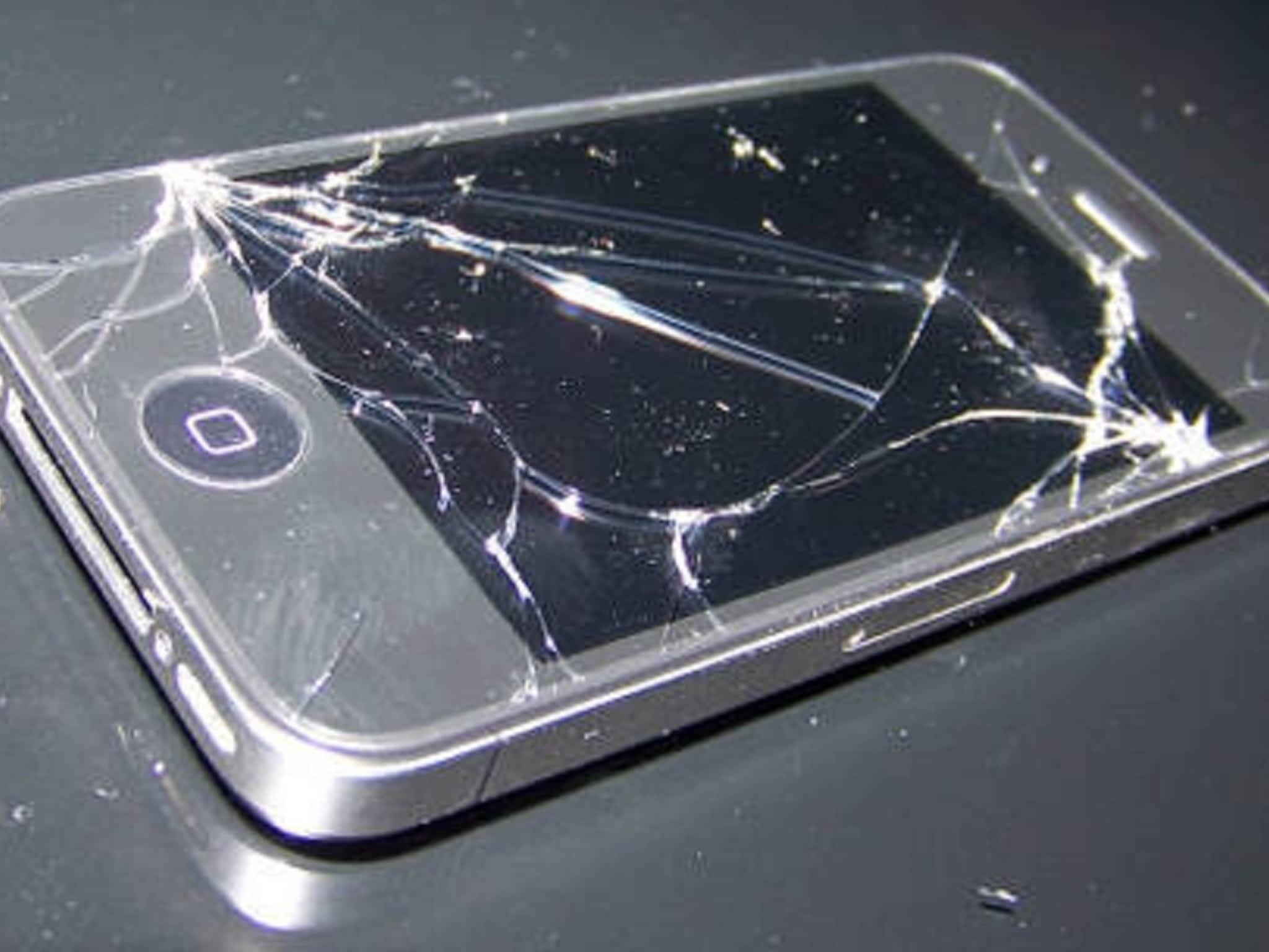 Купить разбитый телефон. Разбитый айфон. Разбитые айфоны. Сломанный айфон. Сломанный сотовый телефон.