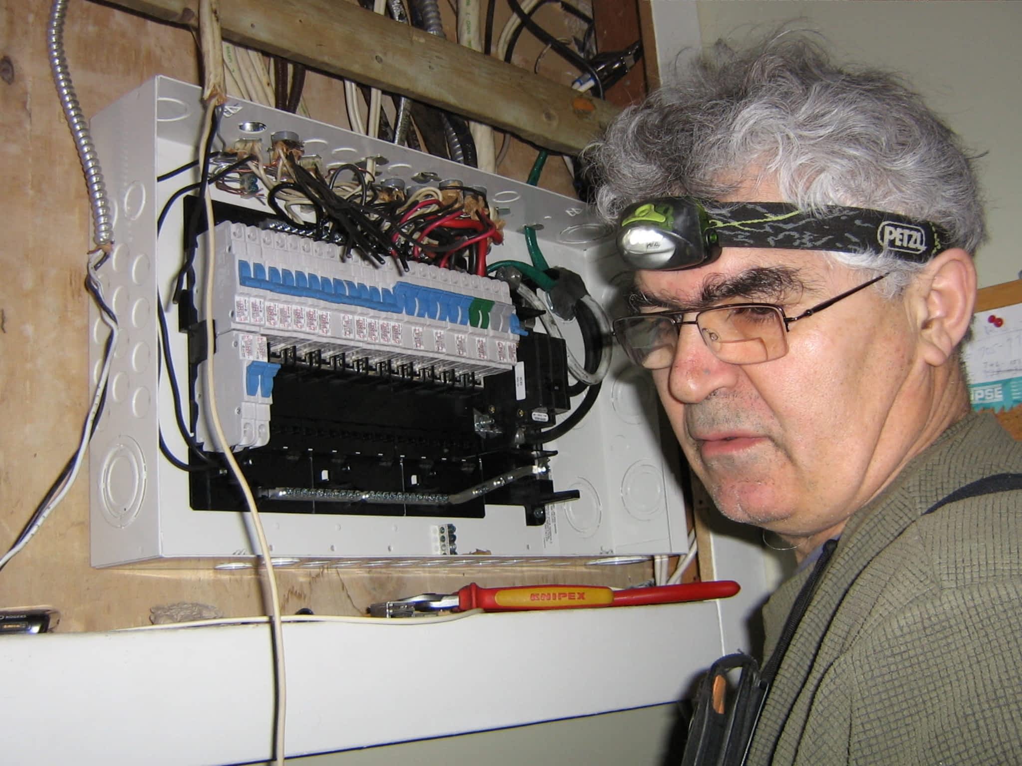 photo Canadian Electrical Service