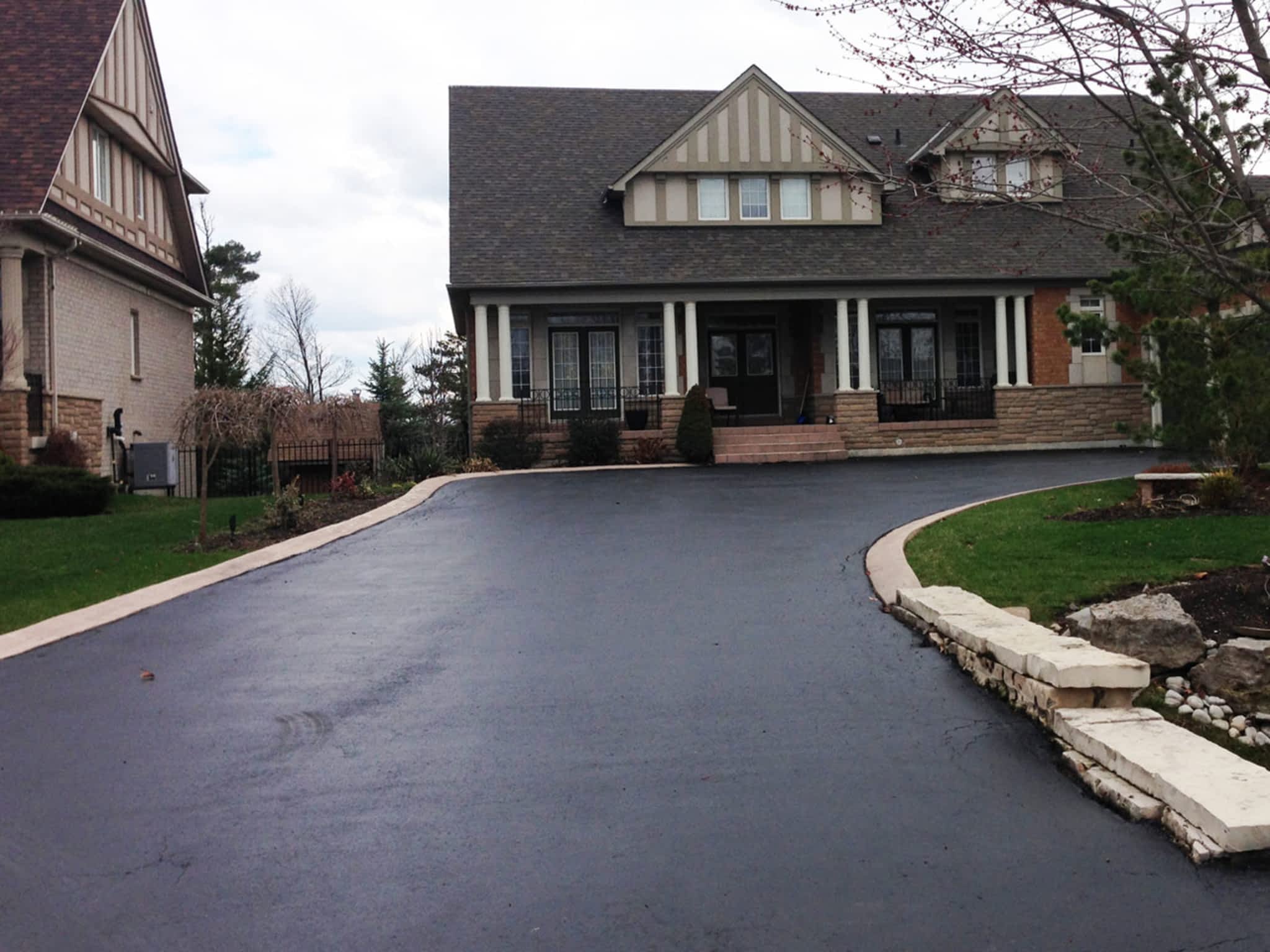 photo Bachie Driveway Sealing & Repairs