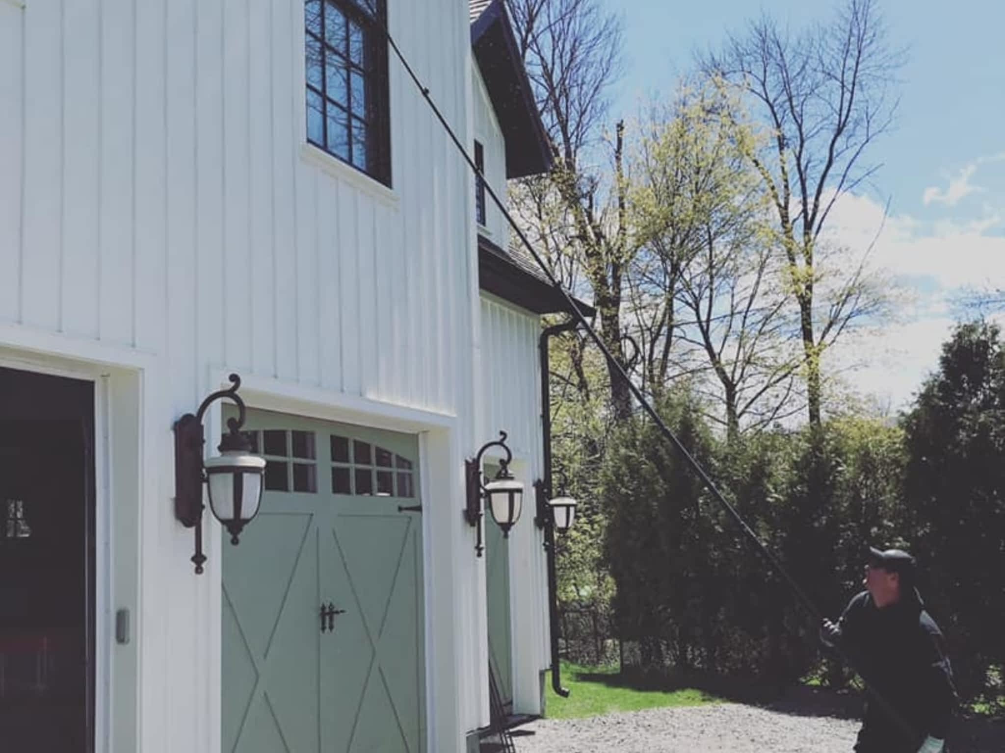 photo Lighthouse Windows
