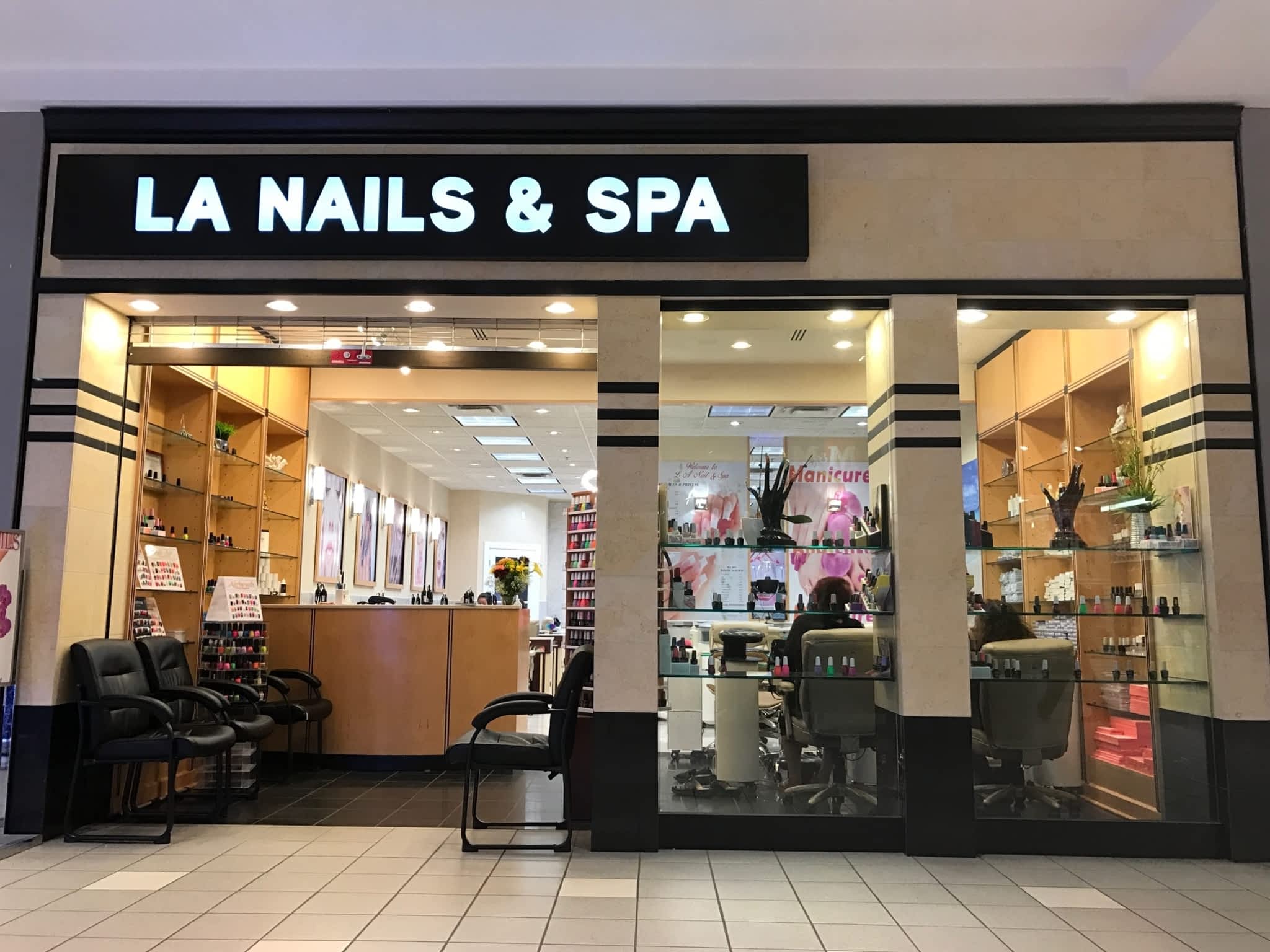 photo LA Nails & Spa