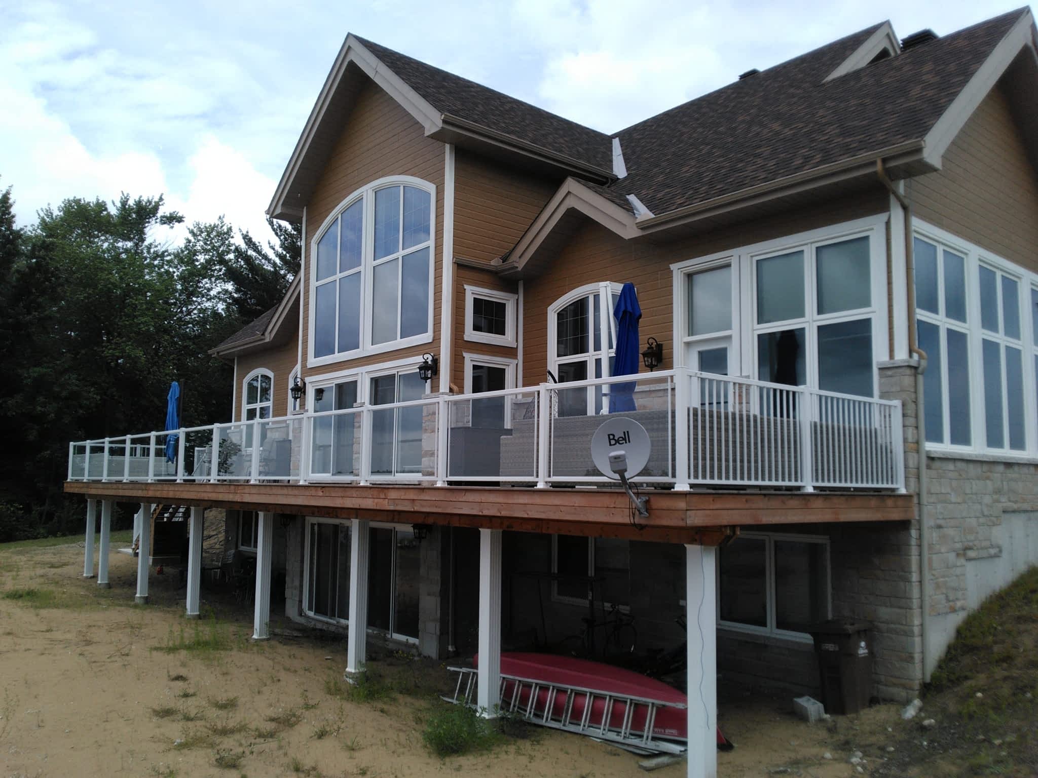 photo Ottawa Valley Aluminium Railing & Decks Co