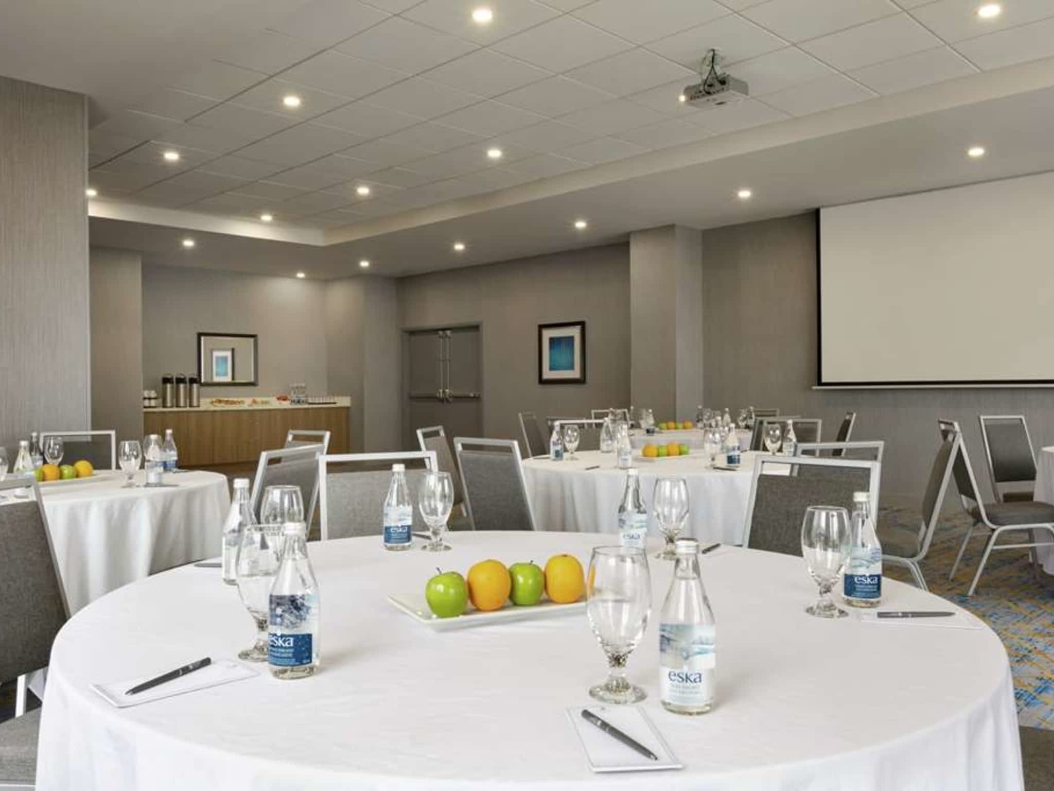 photo Embassy Suites by Hilton Montreal Airport