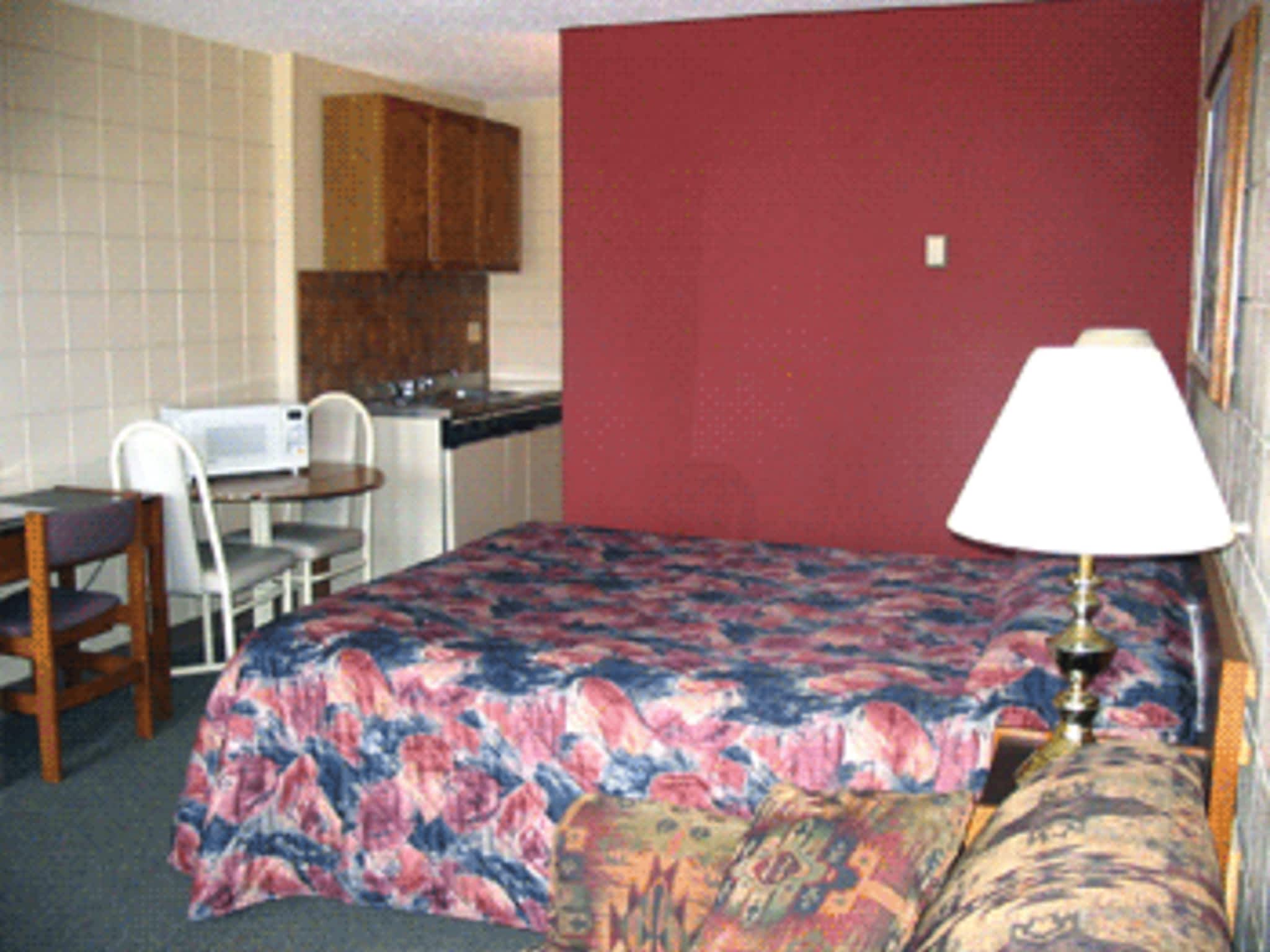 Plains Motel - Brooks, AB - 1004 2nd St W | Canpages