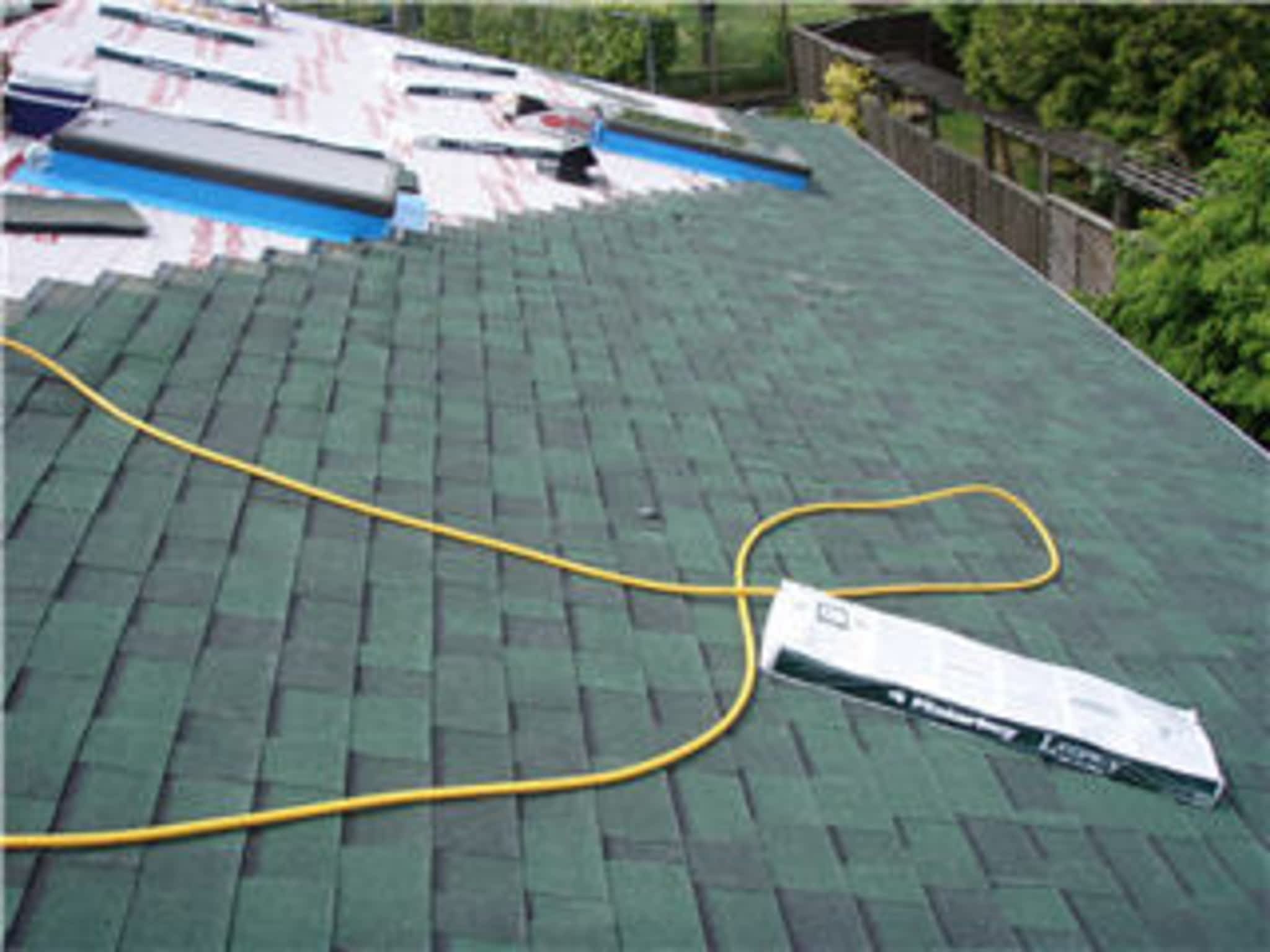 photo R & L Roofing