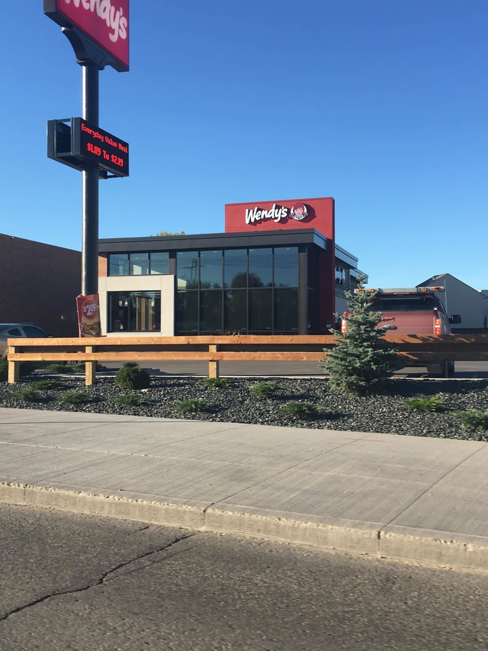 Wendy's - Opening Hours - 3095 Portage Avenue, Winnipeg, MB