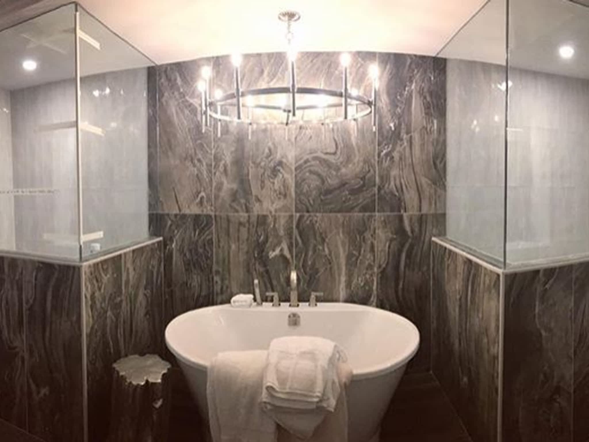 photo Millan Glass & Mirror