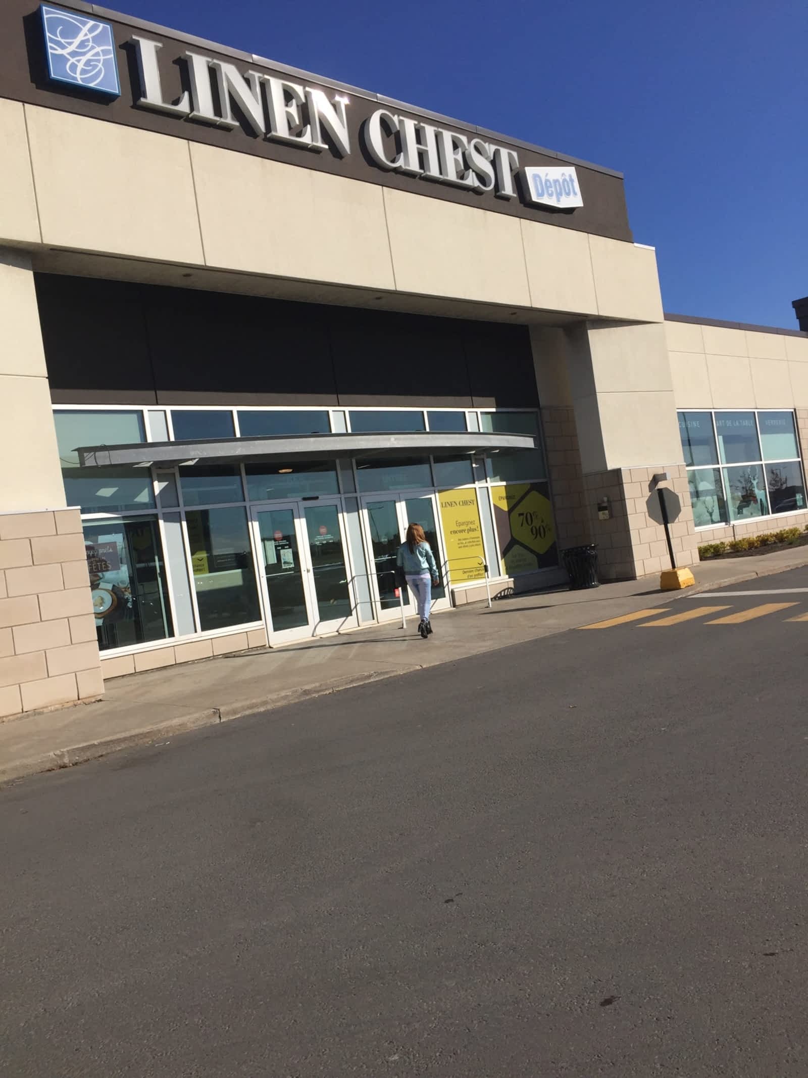 Linen Chest 1655, boul Le Corbusier, Laval, QC