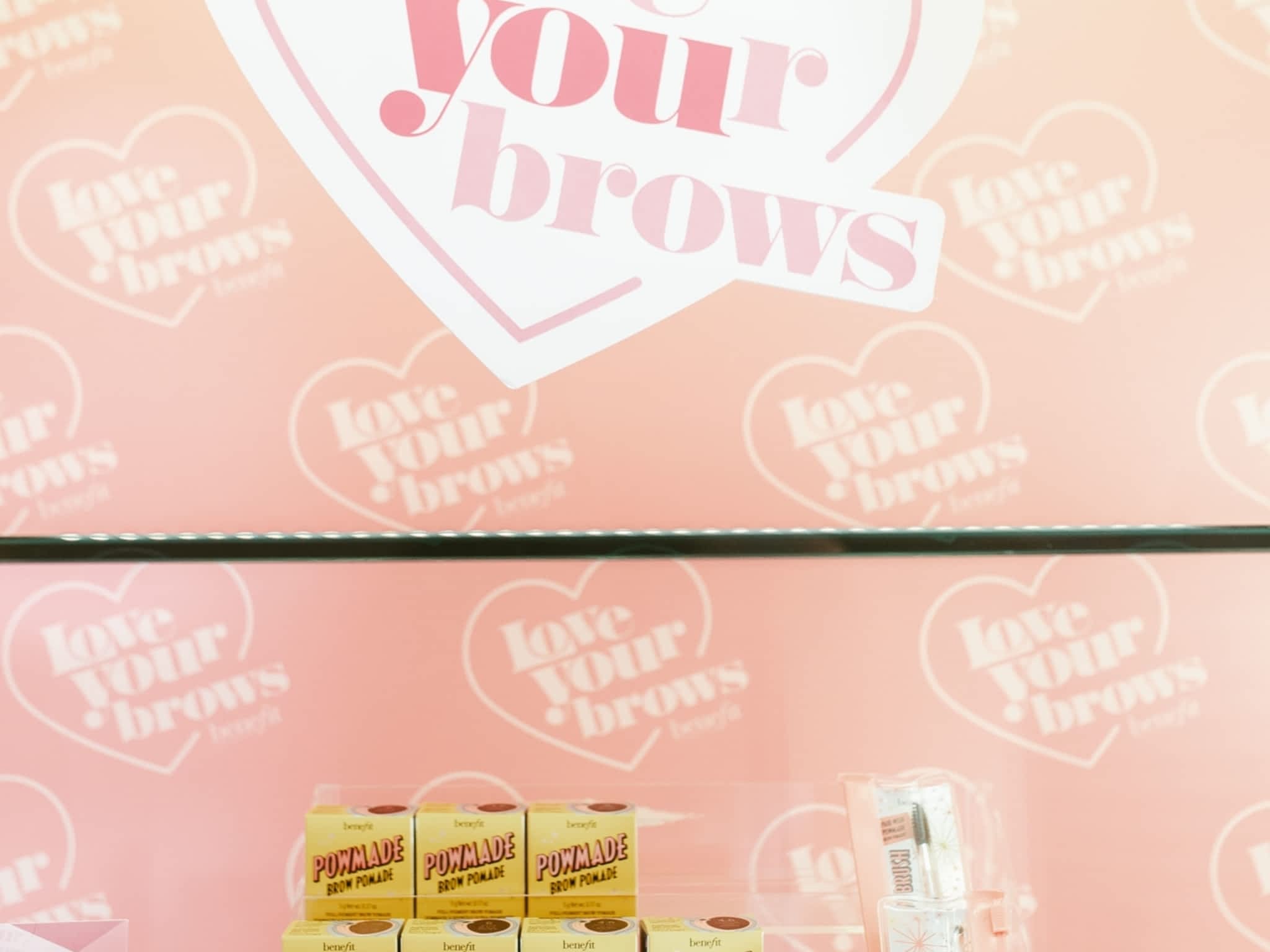 photo Benefit Cosmetics Boutique & BrowBar lounge